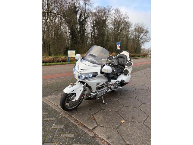 honda - gl-1800-goldwing-c-abs