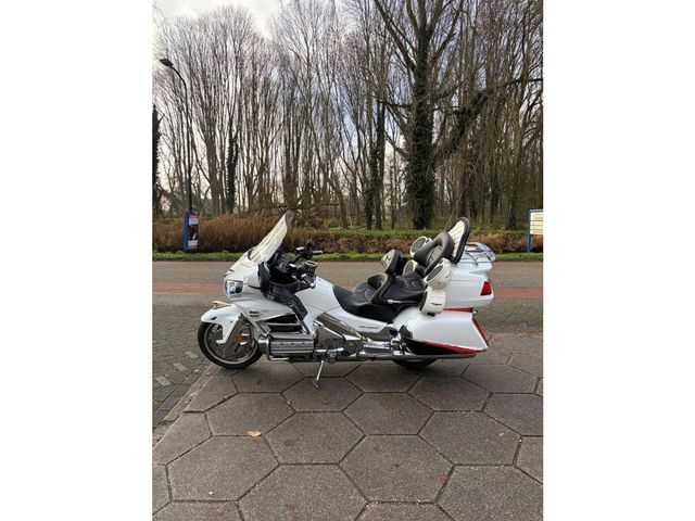 honda - gl-1800-goldwing-c-abs