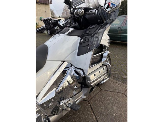 honda - gl-1800-goldwing-c-abs