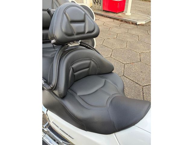 honda - gl-1800-goldwing-c-abs