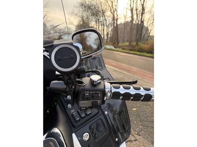 honda - gl-1800-goldwing-c-abs