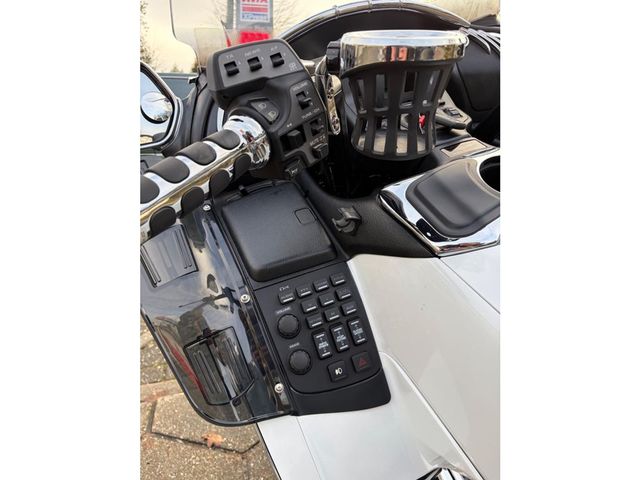 honda - gl-1800-goldwing-c-abs