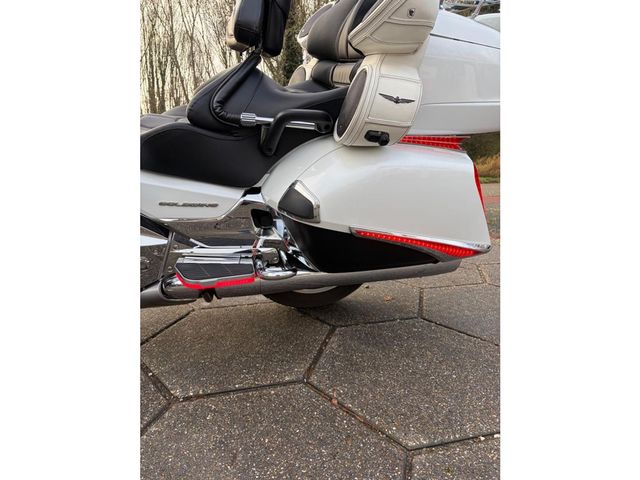 honda - gl-1800-goldwing-c-abs