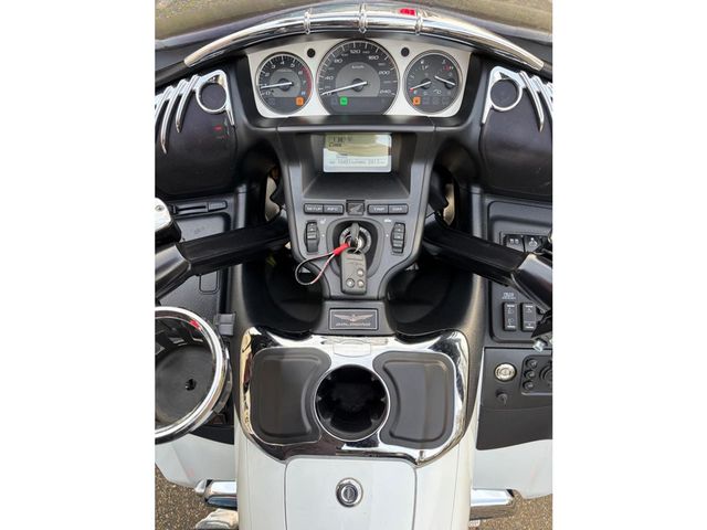 honda - gl-1800-goldwing-c-abs