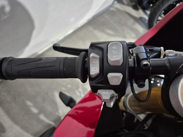 triumph - speed-triple-rs