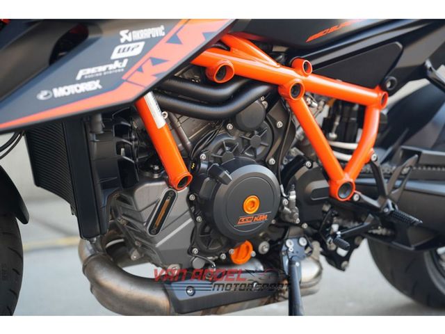 ktm - 1290-super-duke-r