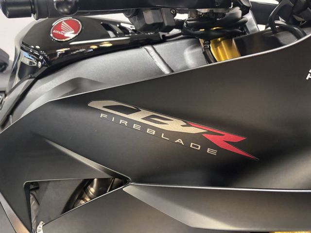 honda - cbr-1000-rr-r-fireblade-sp