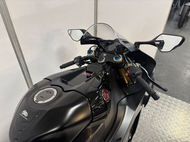 honda - cbr-1000-rr-r-fireblade-sp