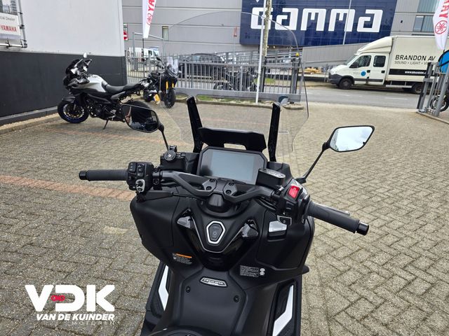 yamaha - tmax-tech-max-560