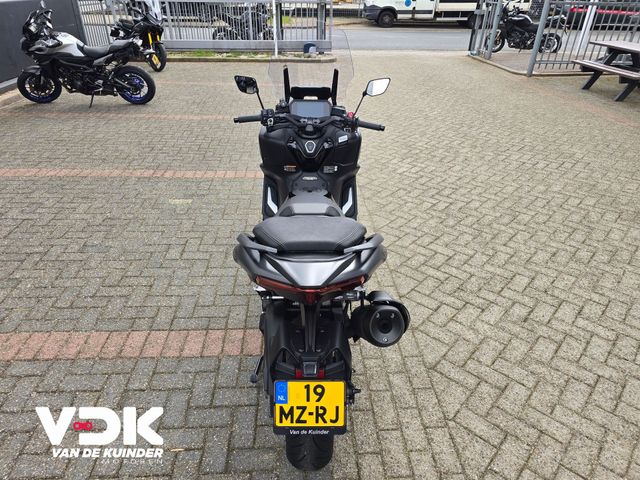 yamaha - tmax-tech-max-560