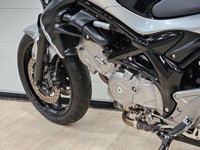 suzuki - sfv-650-gladius