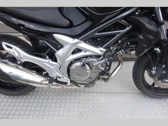 suzuki - gladius
