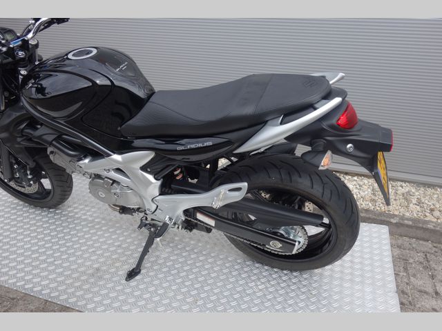 suzuki - gladius