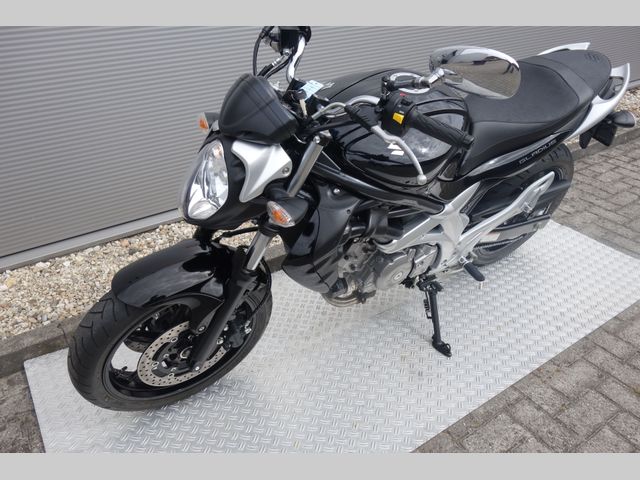 suzuki - gladius