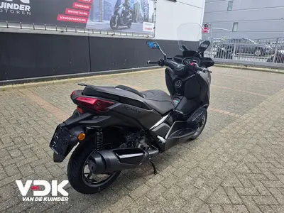 YAMAHA X MAX 300 TECH MAX – foto 4