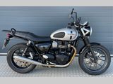 TRIUMPH STREET TWIN