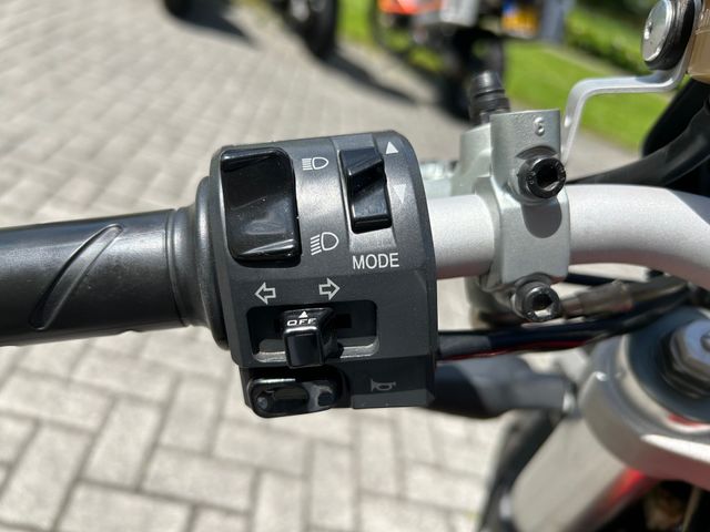 ducati - m-1100