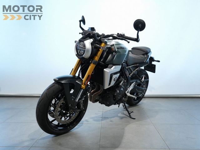suzuki - gsx-8t