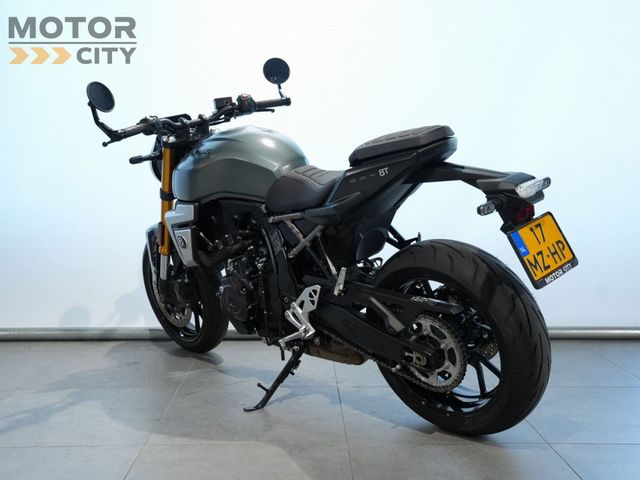 suzuki - gsx-8t