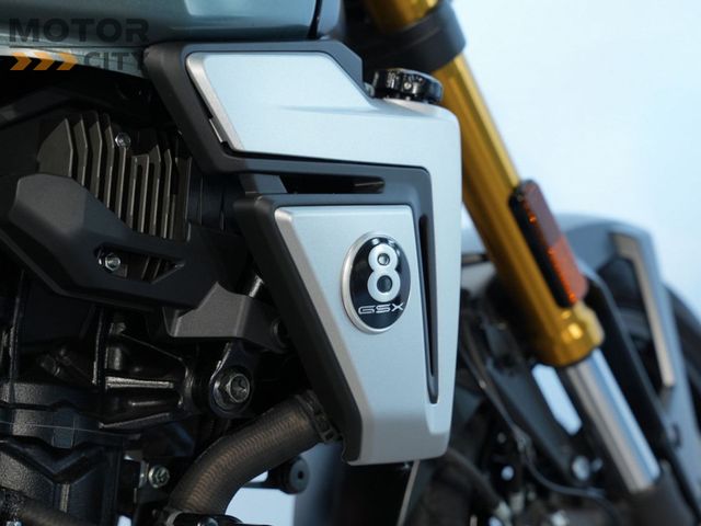suzuki - gsx-8t