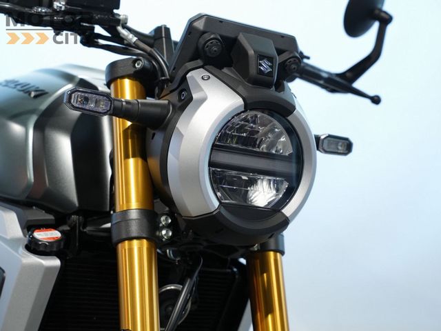 suzuki - gsx-8t