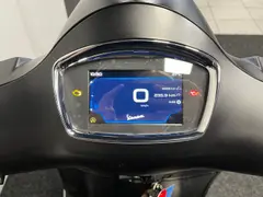 Vespa GTS Super Tech 300 HPE 2022 occasion – foto 2 van 24