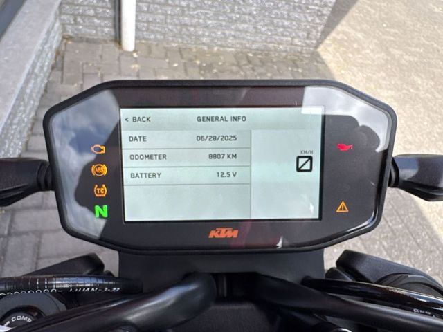 ktm - 890-duke-r