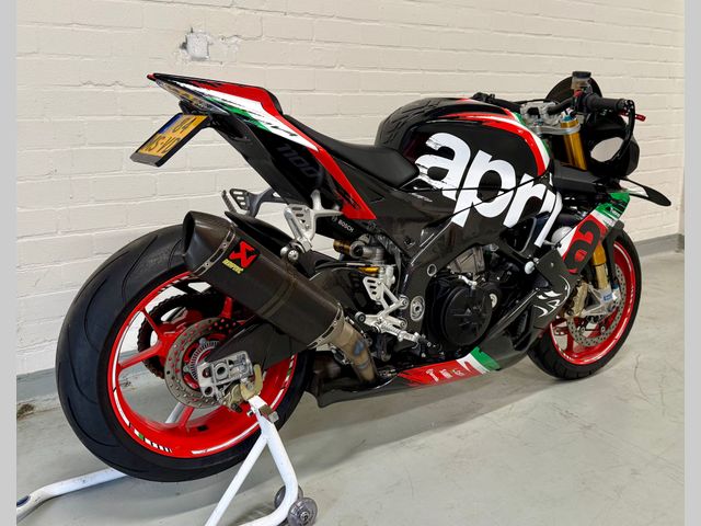 aprilia - tuono--v4-1100-factory