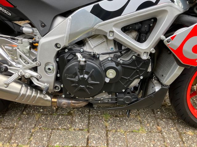 aprilia - tuono--v4-1100-factory