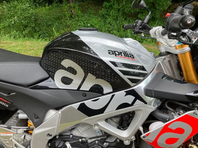 aprilia - tuono--v4-1100-factory