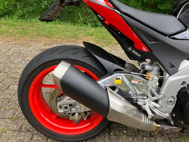 aprilia - tuono--v4-1100-factory