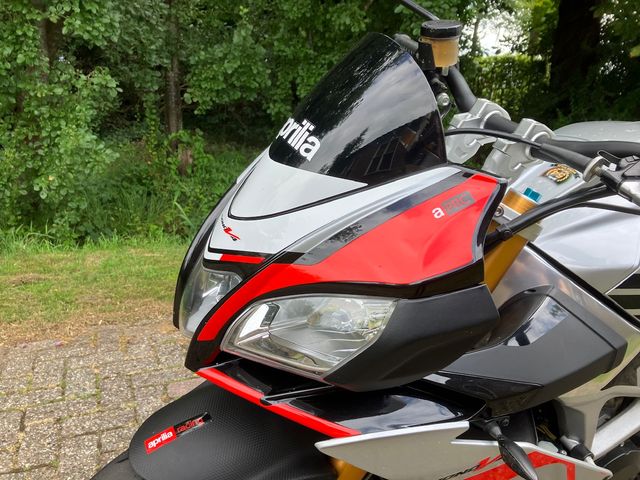 aprilia - tuono--v4-1100-factory