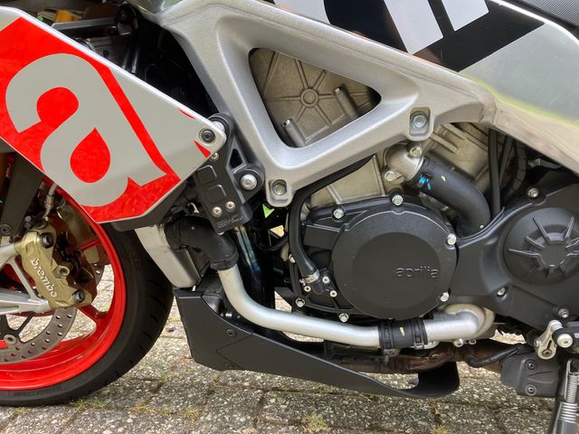 aprilia - tuono--v4-1100-factory