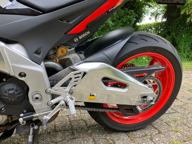 aprilia - tuono--v4-1100-factory