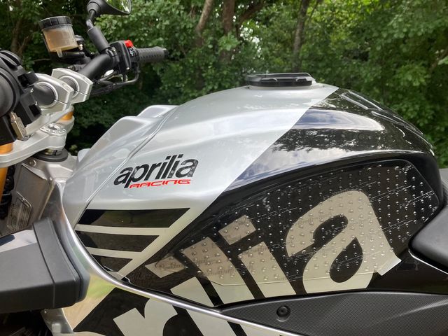 aprilia - tuono--v4-1100-factory