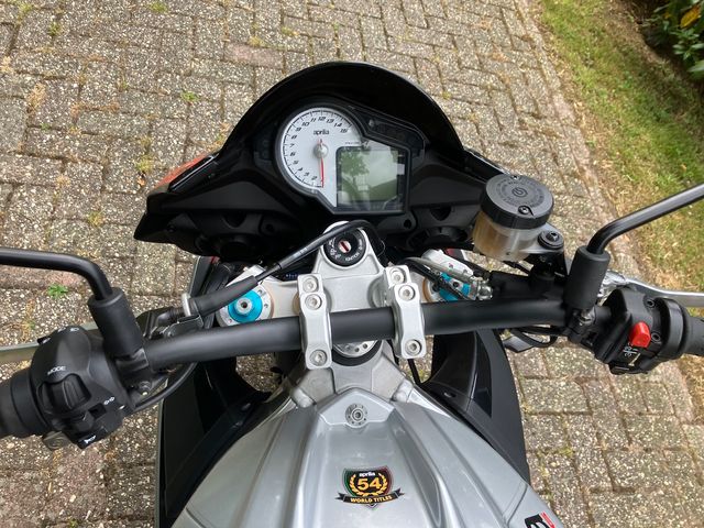 aprilia - tuono--v4-1100-factory
