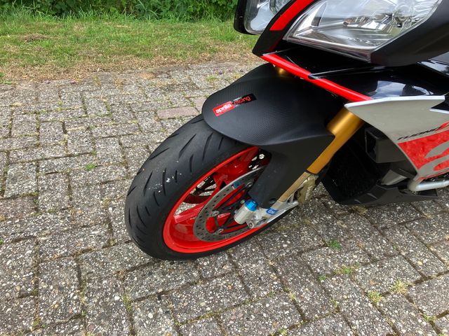 aprilia - tuono--v4-1100-factory