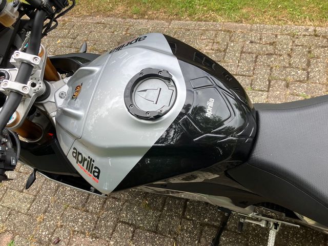 aprilia - tuono--v4-1100-factory