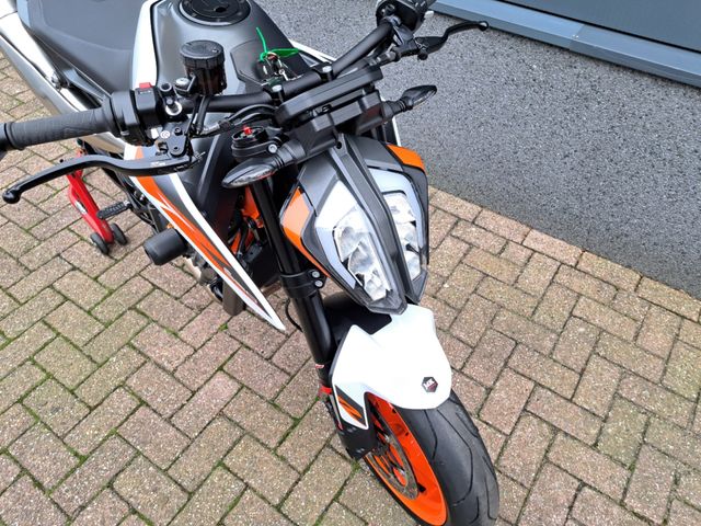ktm - 890-duke-r