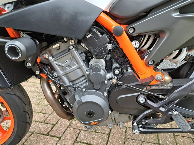 ktm - 890-duke-r