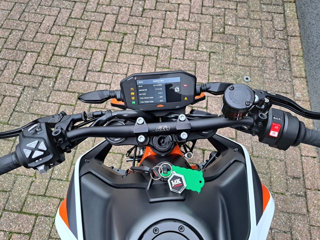 ktm - 890-duke-r
