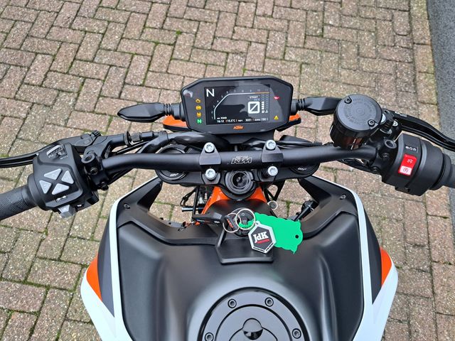 ktm - 890-duke-r
