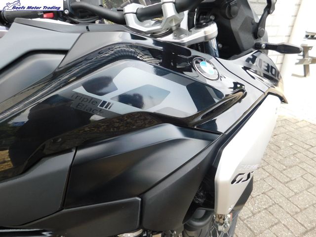 bmw - r-1300-gs-triple-black