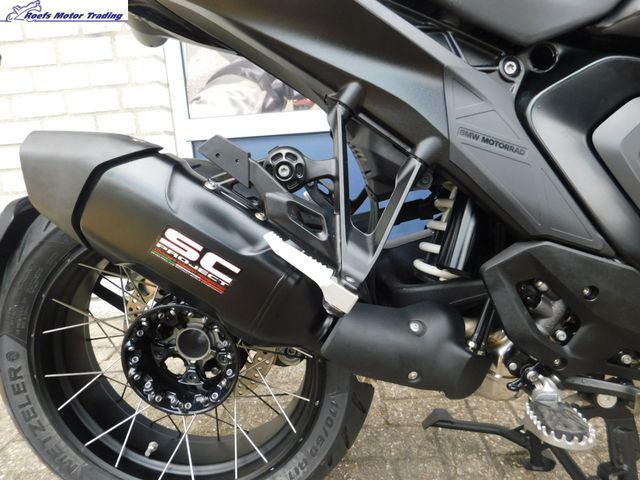 bmw - r-1300-gs-triple-black