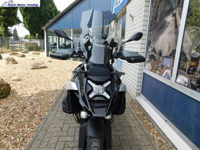 bmw - r-1300-gs-triple-black