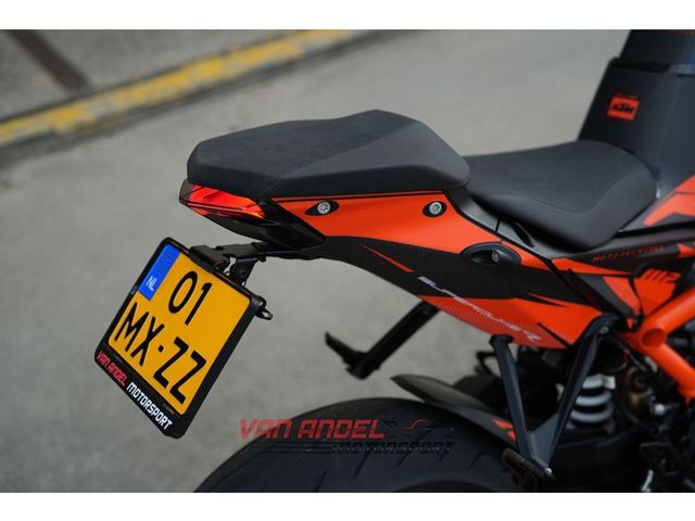 ktm - 1290-super-duke-r