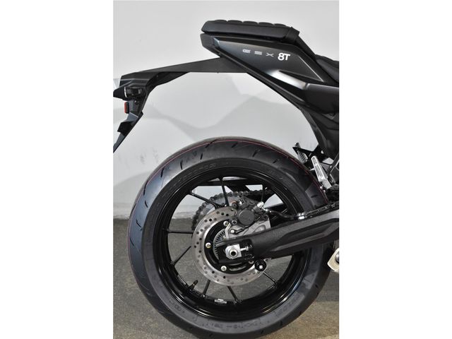 suzuki - gsx-8t
