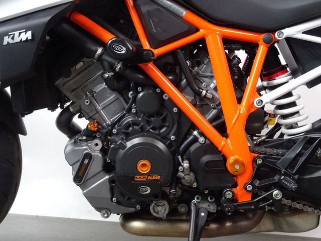 ktm - 1290-super-duke-r