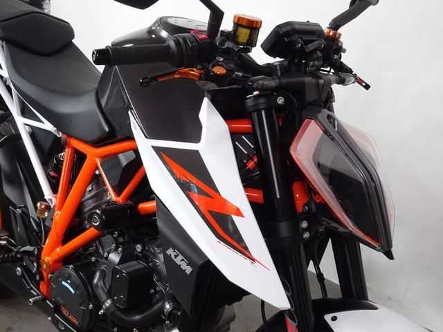 ktm - 1290-super-duke-r