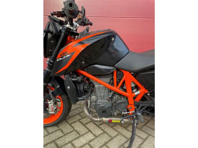 ktm - 690-duke-r-abs